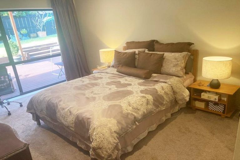 Photo of property in 2 Cesari Place, West Harbour, Auckland, 0618