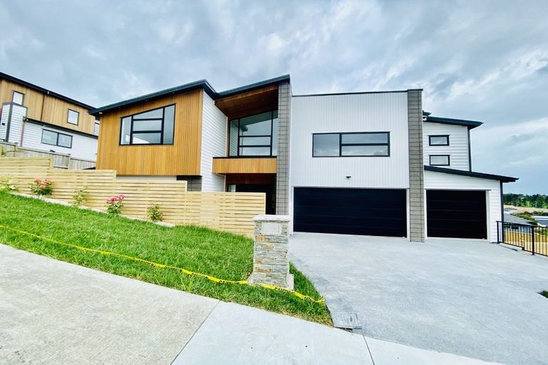 Photo of property in 25 Colliston Rise, Pinehill, Auckland, 0632