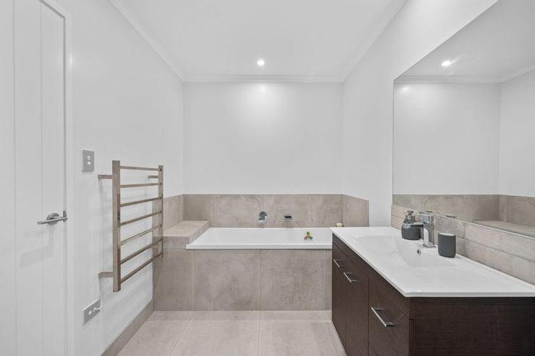 Photo of property in 6a Nohoanga Road, Karaka, Papakura, 2113