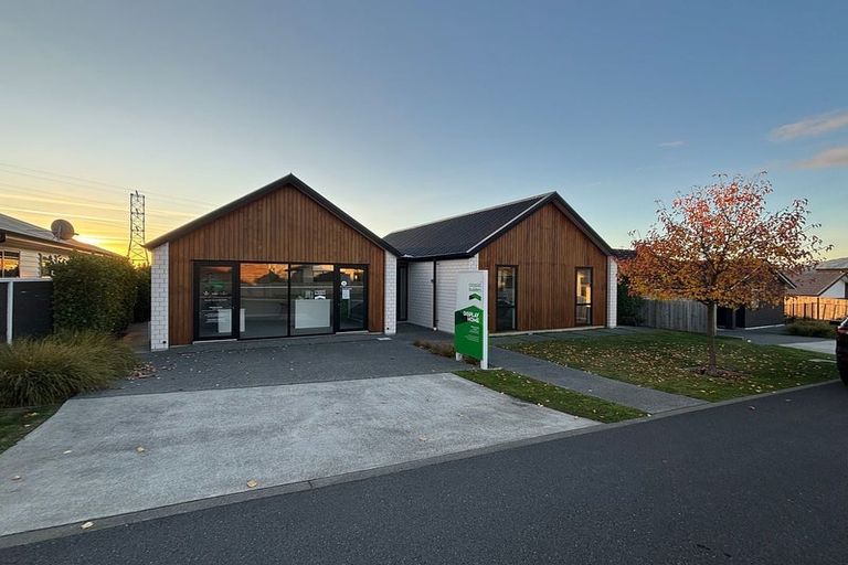 Photo of property in 3 Yorkshire Close, Whitby, Porirua, 5024