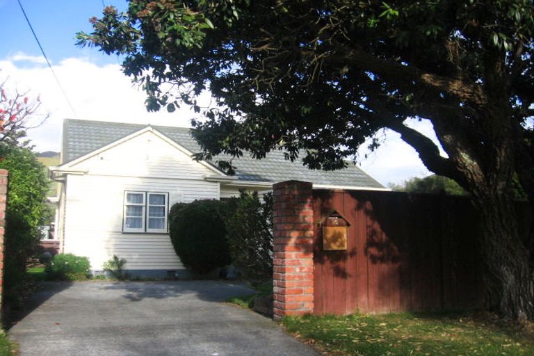 Photo of property in 2/10 Brook Street, Waiwhetu, Lower Hutt, 5010