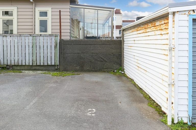 Photo of property in 2/139 Queens Drive, Lyall Bay, Wellington, 6022