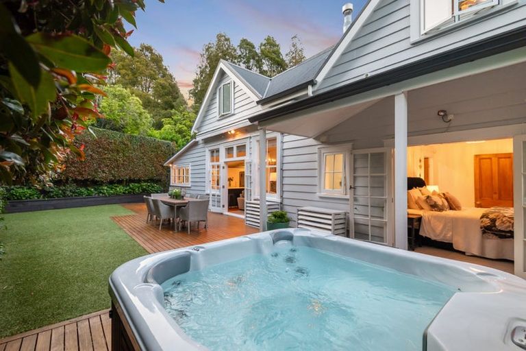 Photo of property in 1/12a Moore Street, Hillcrest, Auckland, 0627