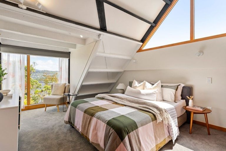 Photo of property in 52 Amapur Drive, Khandallah, Wellington, 6035