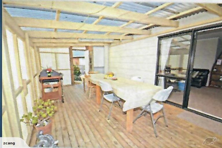 Photo of property in 76 Gallony Avenue, Massey, Auckland, 0614