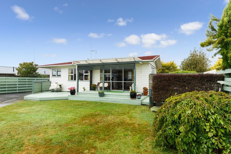 Photo of property in 36 John F Kennedy Drive, Milson, Palmerston North, 4414