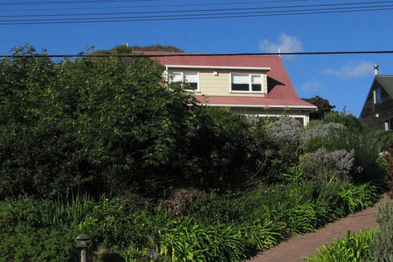 Photo of property in 12 Queens Road, Waikanae Beach, Waikanae, 5036
