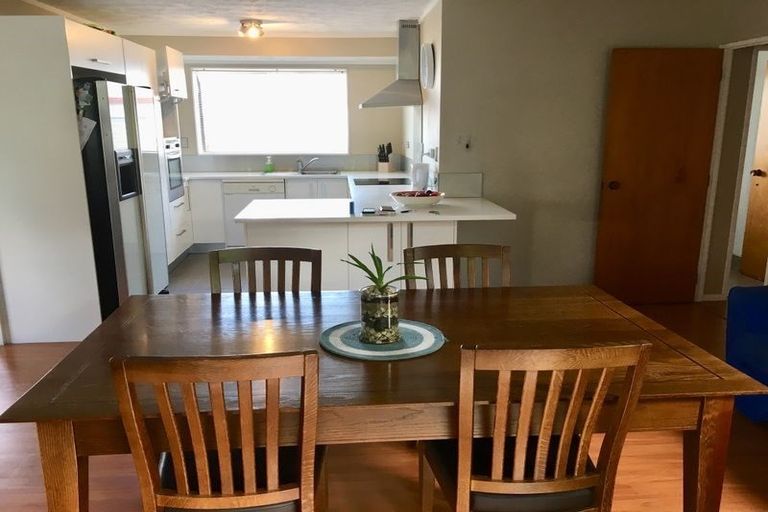 Photo of property in 2/44 Darren Crescent, Half Moon Bay, Auckland, 2012