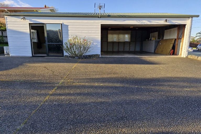 Photo of property in 26 Coniston Avenue, Te Atatu South, Auckland, 0610