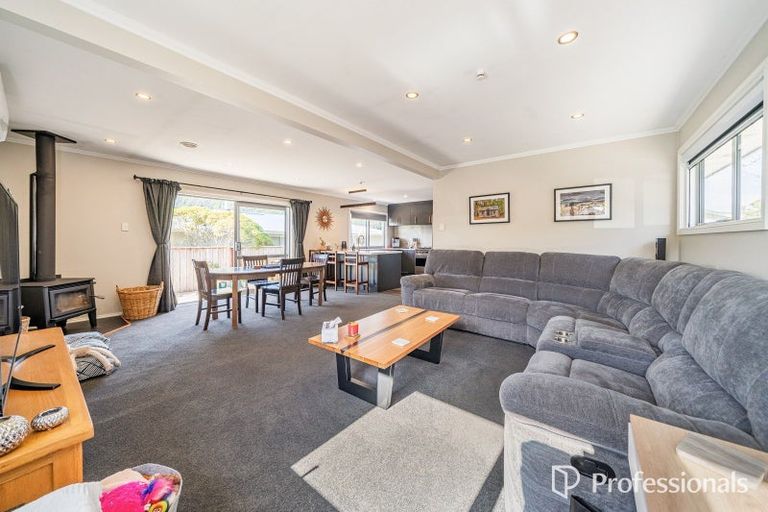 Photo of property in 25 Kendal Grove, Wainuiomata, Lower Hutt, 5014