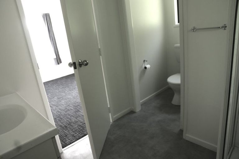 Photo of property in 1/15 Tavern Road, Silverdale, 0932