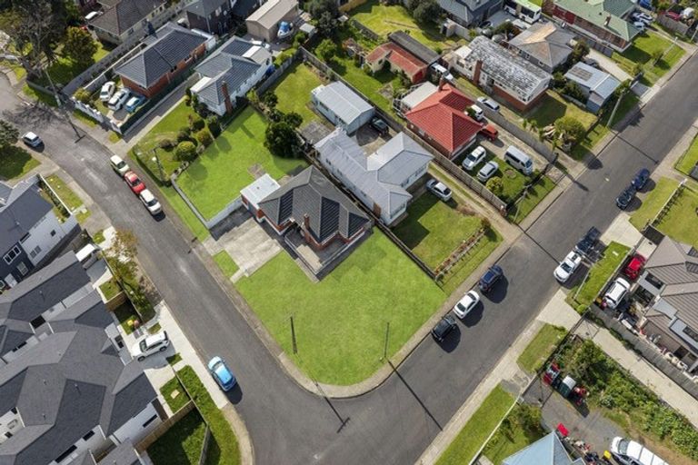 Photo of property in 1 Robyn Place, Mangere East, Auckland, 2024