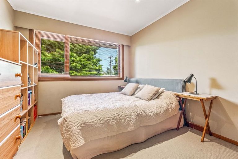 Photo of property in 60 Royal View Road, Te Atatu South, Auckland, 0610