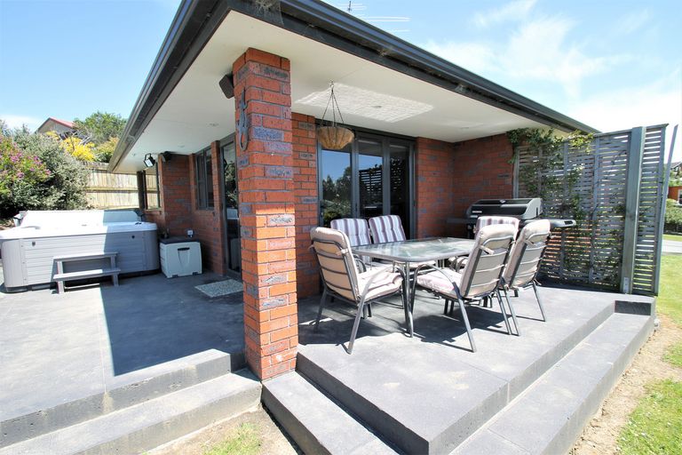 Photo of property in 16 Hogan Place, Fairfield, Dunedin, 9018