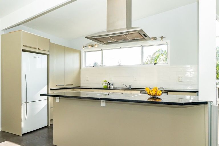 Photo of property in 3a Pah Road, Cockle Bay, Auckland, 2014