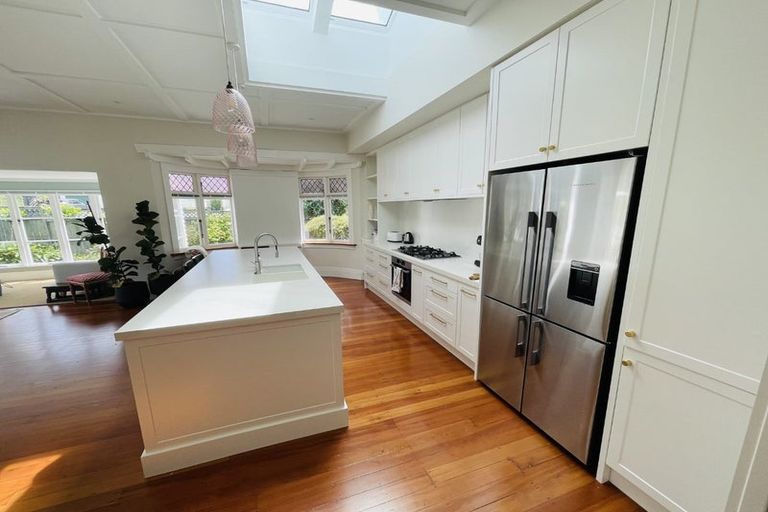 Photo of property in 14 Hanlon Crescent, Narrow Neck, Auckland, 0624