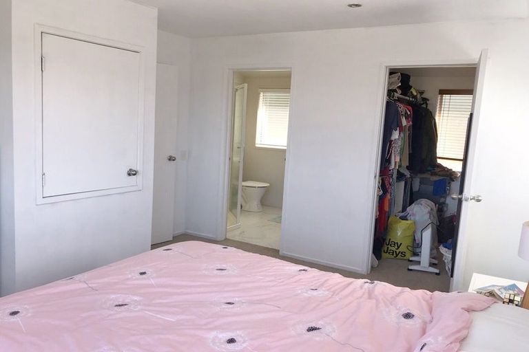 Photo of property in 1/25 Aotearoa Terrace, Murrays Bay, Auckland, 0630