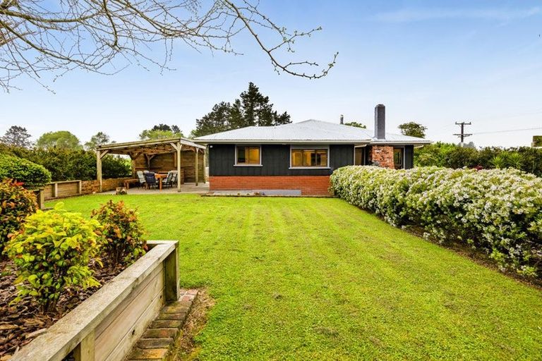 Photo of property in 8 Clearview Road, Lepperton, New Plymouth, 4373