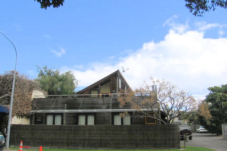 Photo of property in 2/68 Maunganui Road, Mount Maunganui, 3116