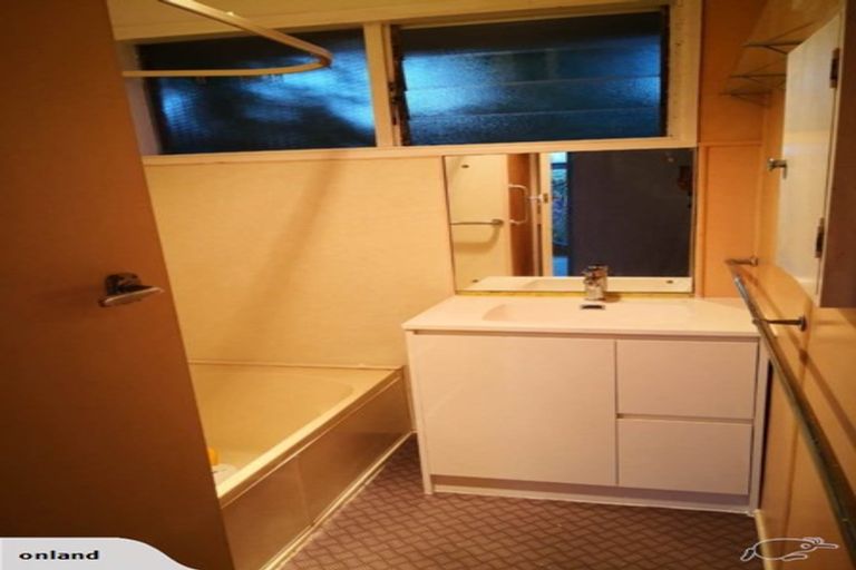 Photo of property in 156 Sunset Road, Unsworth Heights, Auckland, 0632