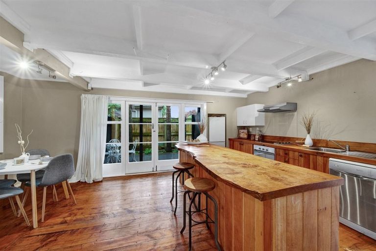 Photo of property in 18 Ohawe Terrace, Ohawe, Hawera, 4671