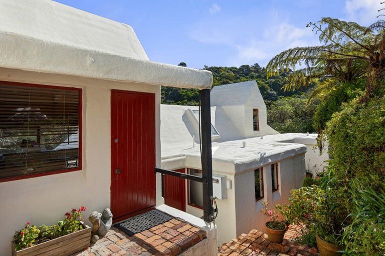 Photo of property in 22 Rakeiora Grove, Korokoro, Lower Hutt, 5012