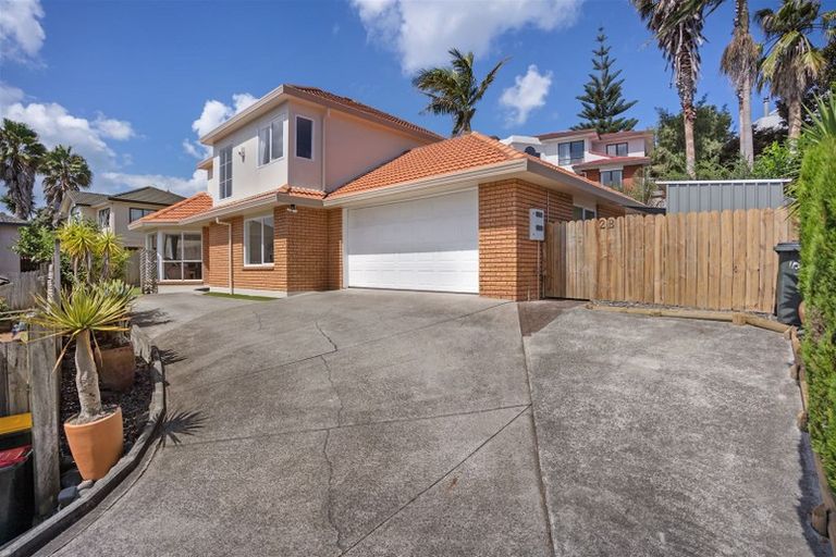 Photo of property in 2/2 Eske Place, Highland Park, Auckland, 2010