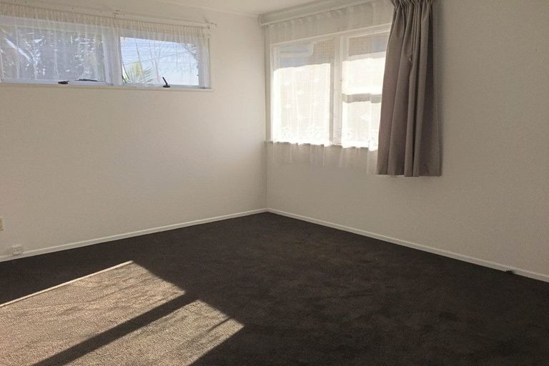 Photo of property in 169 Hobsonville Road, West Harbour, Auckland, 0618
