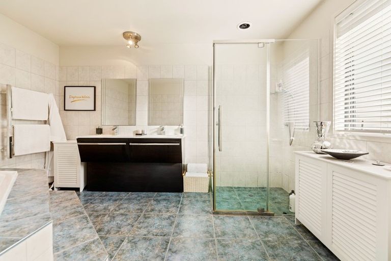 Photo of property in 14 Monkton Close, Greenhithe, Auckland, 0632