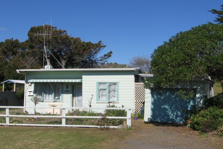Photo of property in 10 Barber Street, Foxton Beach, Foxton, 4815