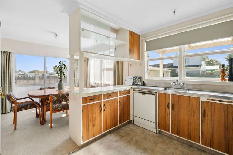 Photo of property in 241 Mangorei Road, Merrilands, New Plymouth, 4312