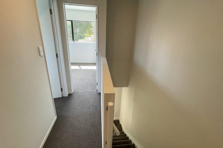 Photo of property in 1/7 South Pacific Place, Henderson, Auckland, 0612