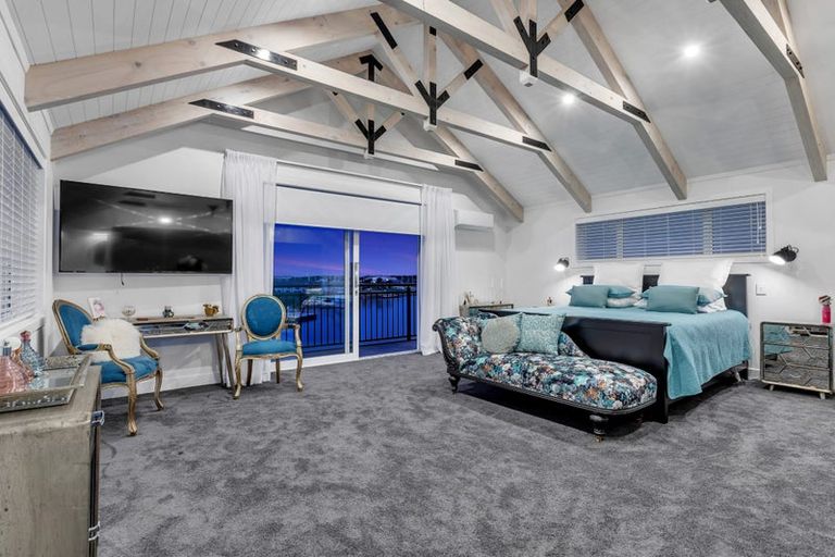 Photo of property in 13 Waitemata Drive, One Tree Point, 0118