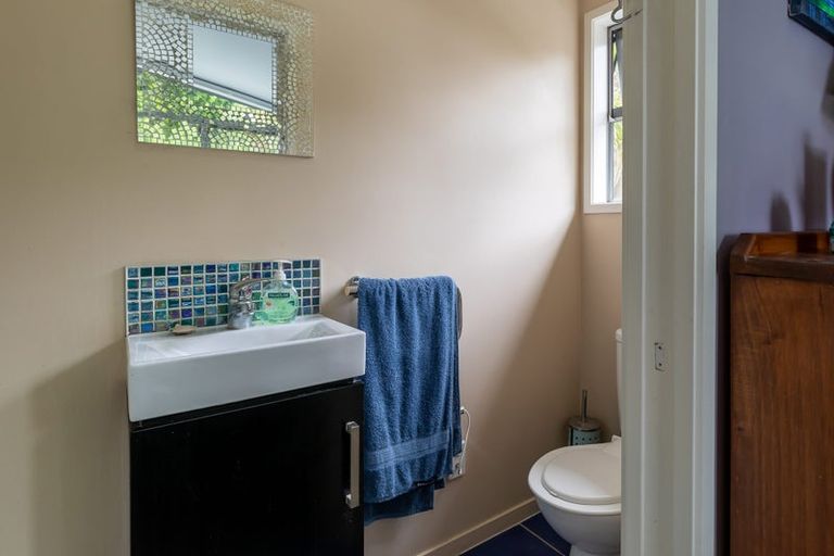 Photo of property in 8 Rimu Road, Oratia, Auckland, 0604