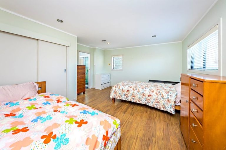 Photo of property in 25 Orinda Close, Botany Downs, Auckland, 2010
