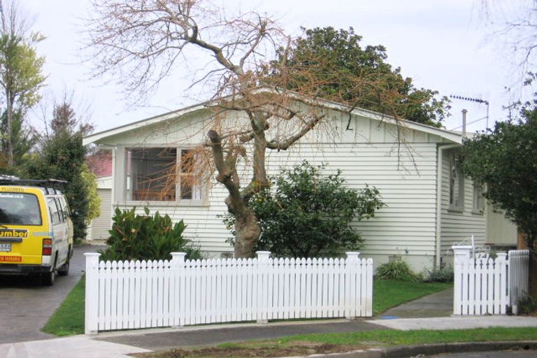 Photo of property in 14 Antrim Place, Hokowhitu, Palmerston North, 4410