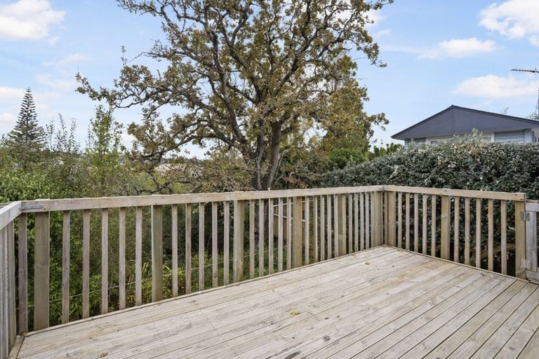 Photo of property in 88 Kelman Road, Kelston, Auckland, 0602