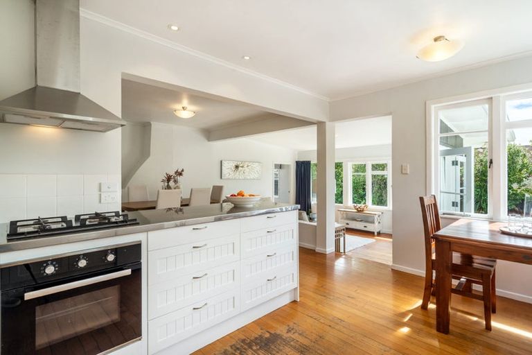 Photo of property in 42a Old Lake Road, Narrow Neck, Auckland, 0624