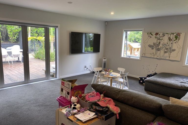 Photo of property in 3 Tauhinu Road, Greenhithe, Auckland, 0632