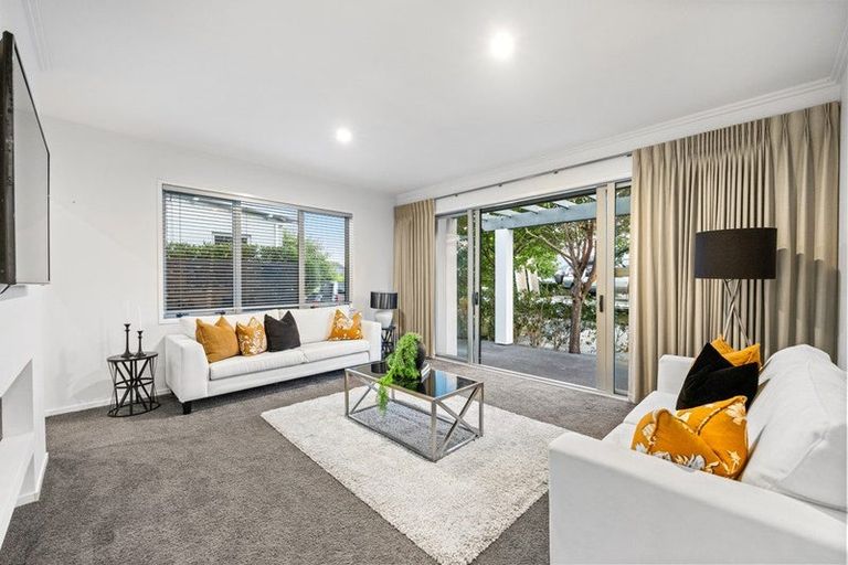 Photo of property in 8 Tuatini Place, Long Bay, Auckland, 0630