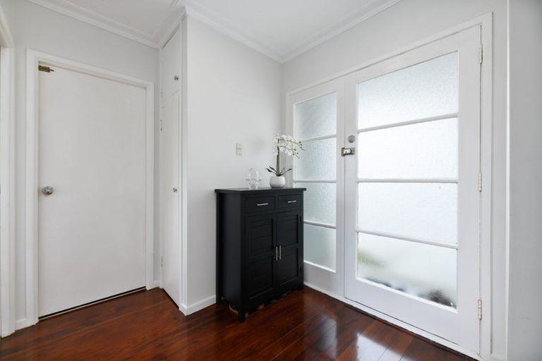 Photo of property in 37 Awaroa Road, Sunnyvale, Auckland, 0612