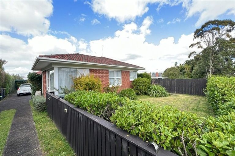 Photo of property in 1/8 Evelyn Place, Hillcrest, Auckland, 0627