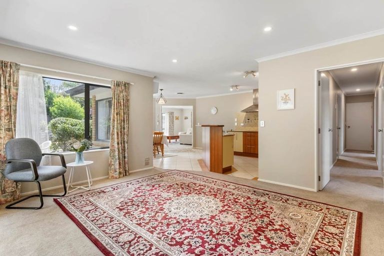 Photo of property in 90 Buscomb Avenue, Henderson, Auckland, 0610