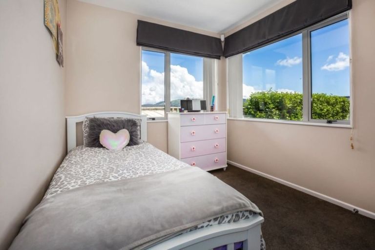 Photo of property in 6 Sumner Terrace, Aotea, Porirua, 5024