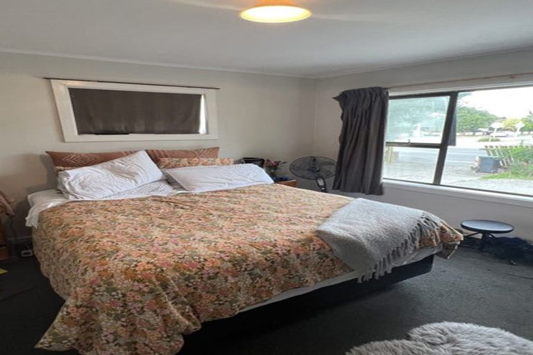 Photo of property in 32 Curletts Road, Sockburn, Christchurch, 8042