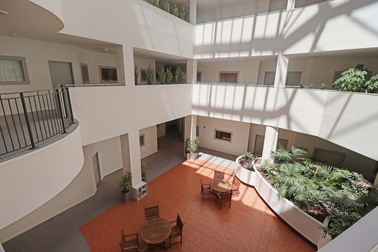 Photo of property in Stadium Garden Flats, 209/107 Thorndon Quay, Pipitea, Wellington, 6011