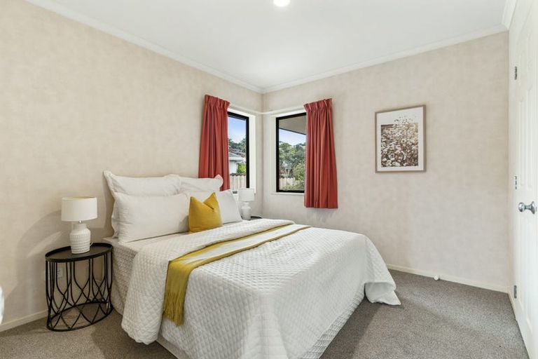 Photo of property in 1 Cabeleigh Drive, Helensville, 0800