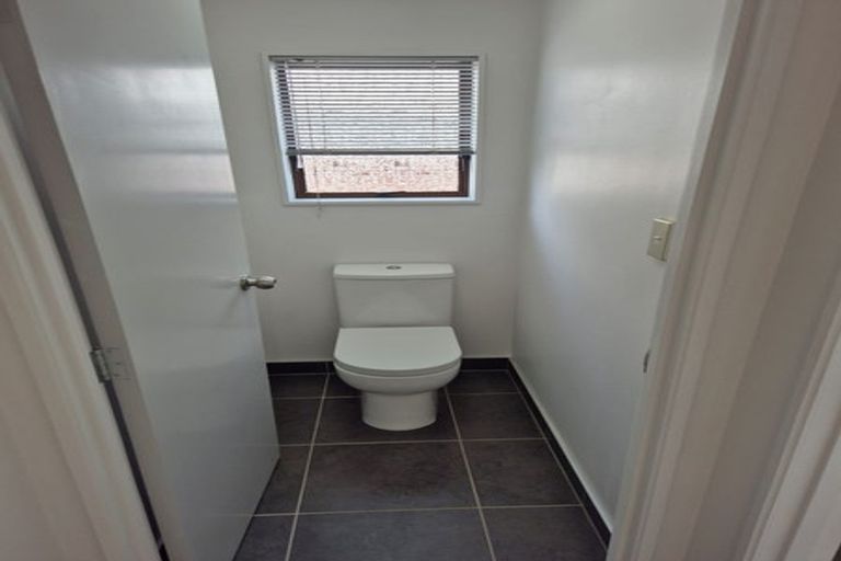 Photo of property in 2/26a Eastern Road, Eastern Beach, Auckland, 2012