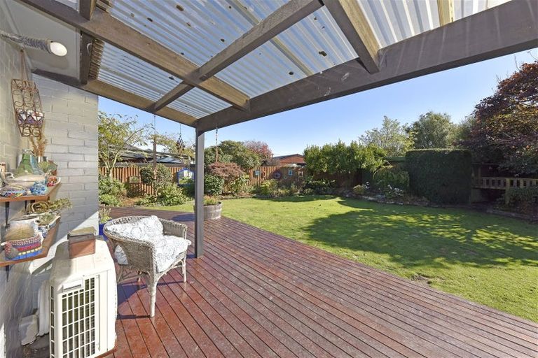 Photo of property in 7 Hannah Place, Redwood, Christchurch, 8051