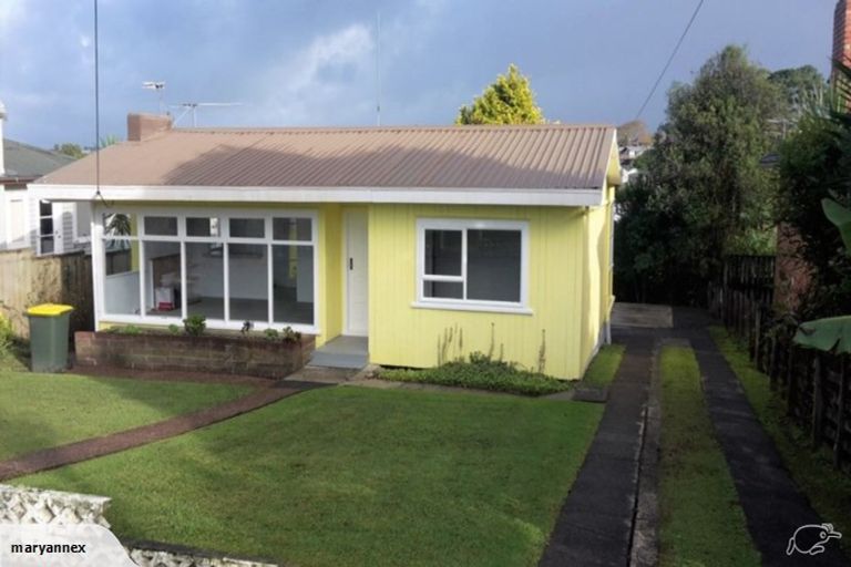 Photo of property in 186 Forrest Hill Road, Forrest Hill, Auckland, 0620